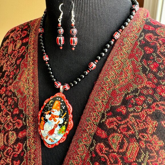 Hand-painted snowman on Russian black Lacquer made into a necklace. Seasonal Fun - Picture 2 of 12